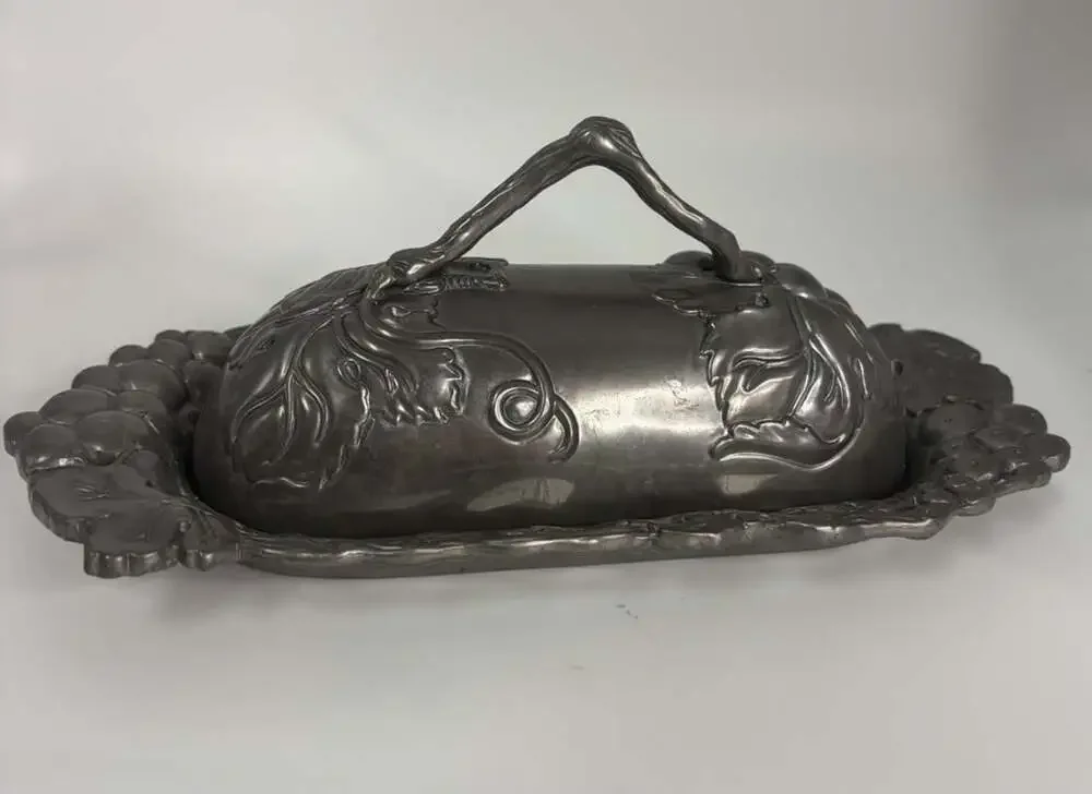 Vintage Arthurs Court 2001 Pewter Grape Vines Leaves Covered Butter Dish.
